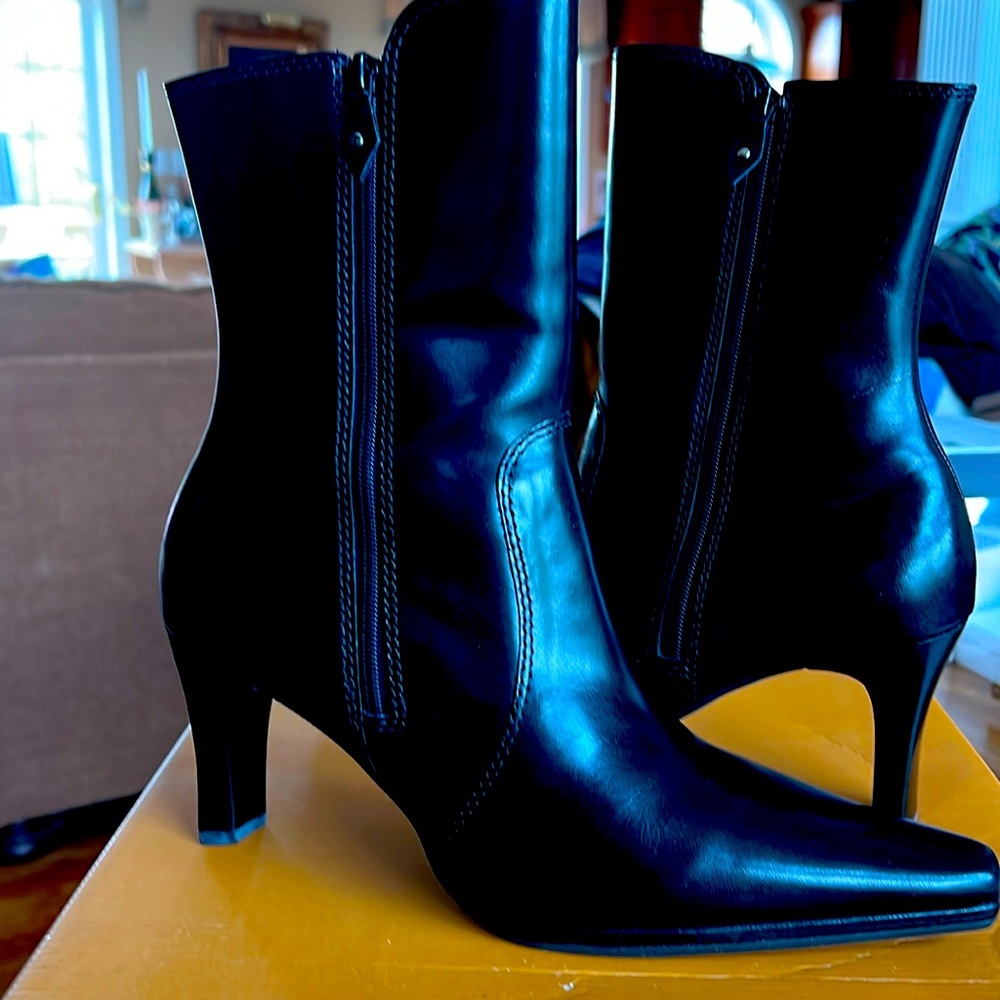 NEWFabulous inBox madeInBrazil Black AnkleBootZippersWorking7.5B.PERFECT❄️🍁☂️🌞